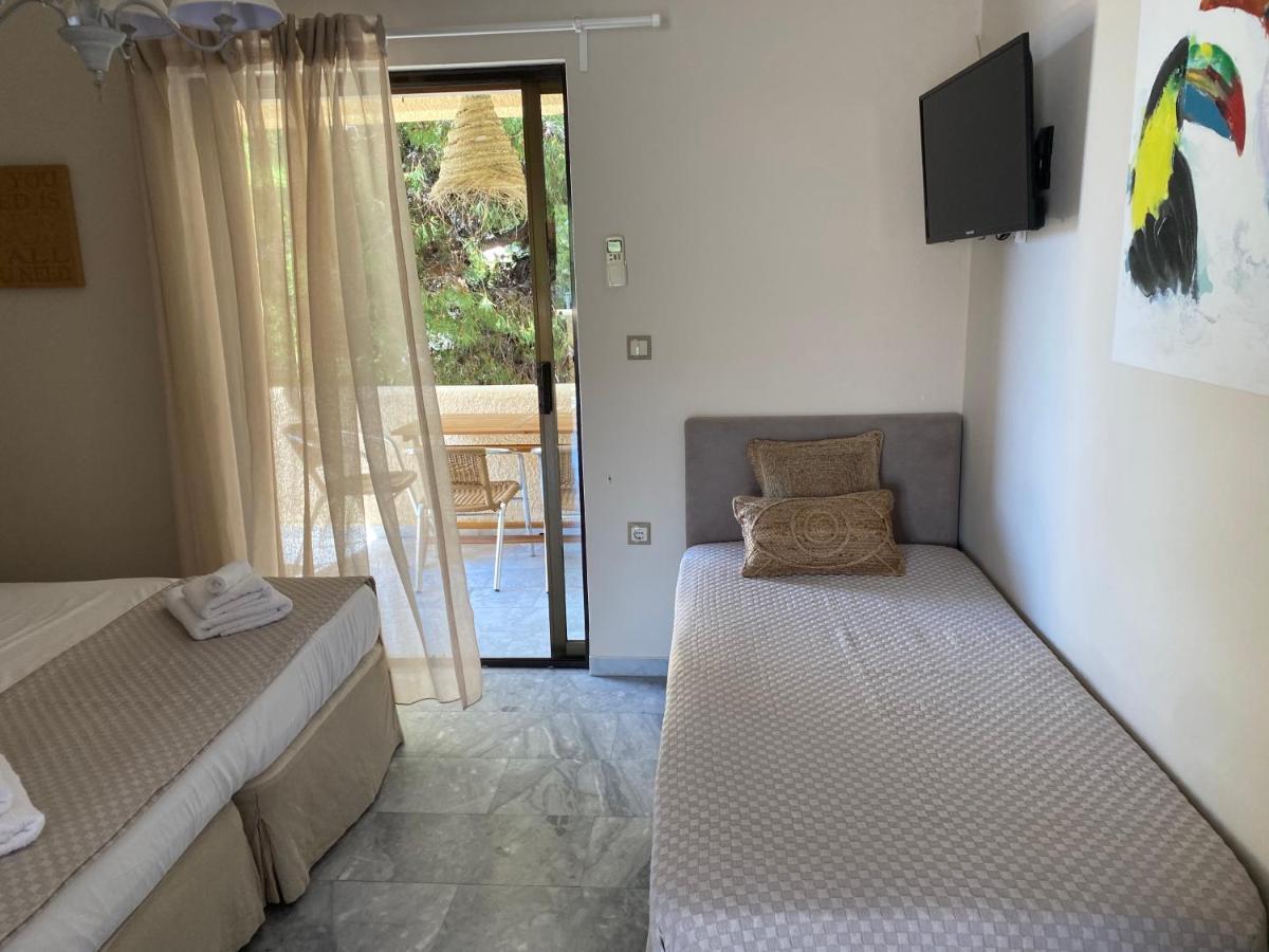 Aelia Houses Agia Marina  Buitenkant foto